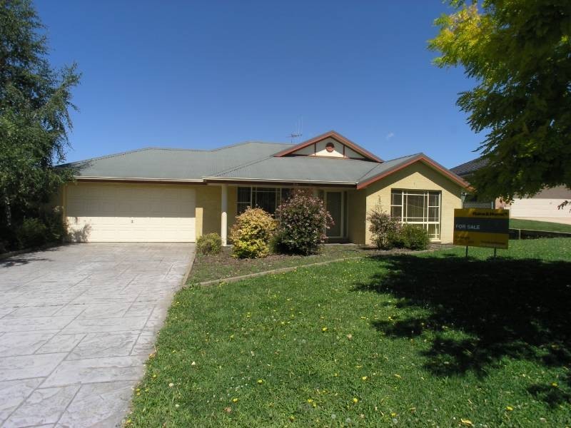11 Blanche Avenue, Orange NSW 2800