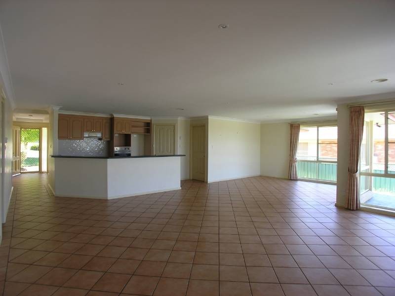 11 Blanche Avenue, Orange NSW 2800