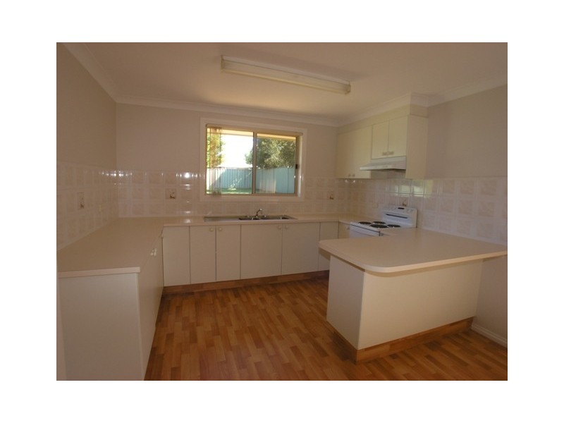 10 Agland Crescent, Orange NSW 2800