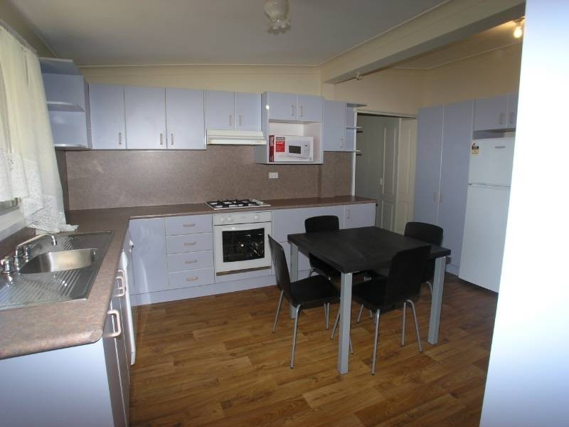 5 Burrendong Way, Orange NSW 2800