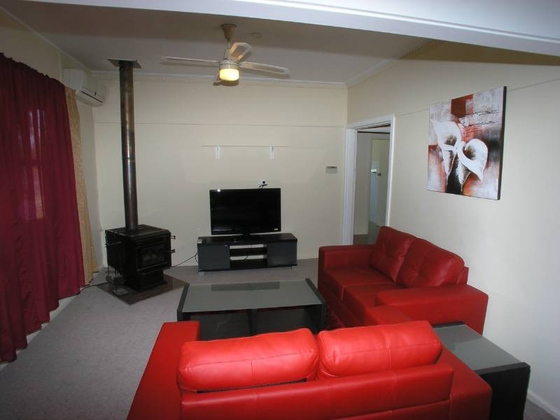 5 Burrendong Way, Orange NSW 2800