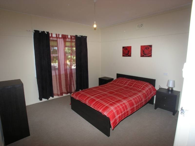 5 Burrendong Way, Orange NSW 2800