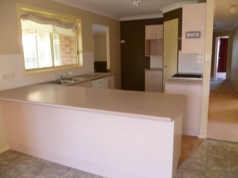 2 Melville Place, Orange NSW 2800