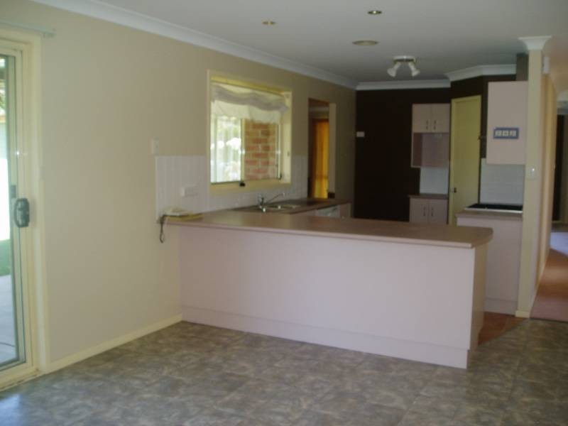 2 Melville Place, Orange NSW 2800