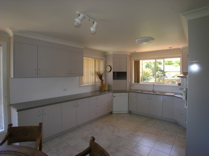 8 Wiare Circuit, Orange NSW 2800