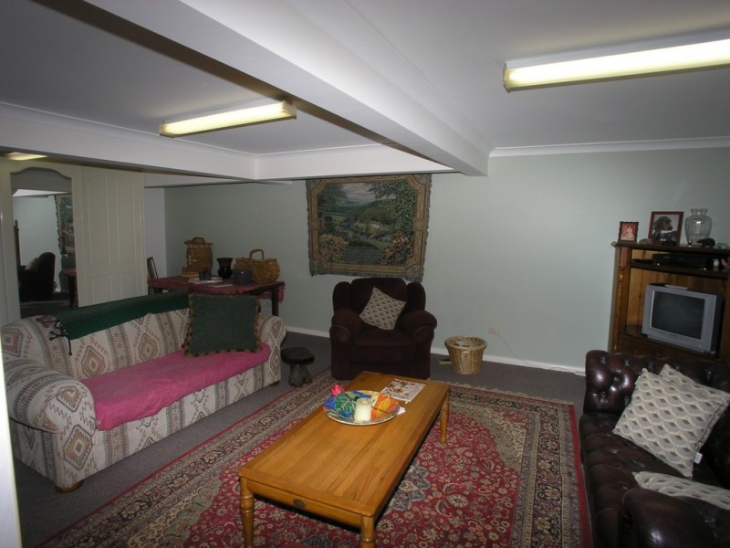 8 Wiare Circuit, Orange NSW 2800