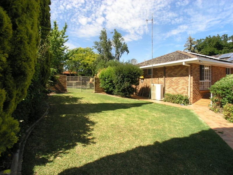 8 Wiare Circuit, Orange NSW 2800