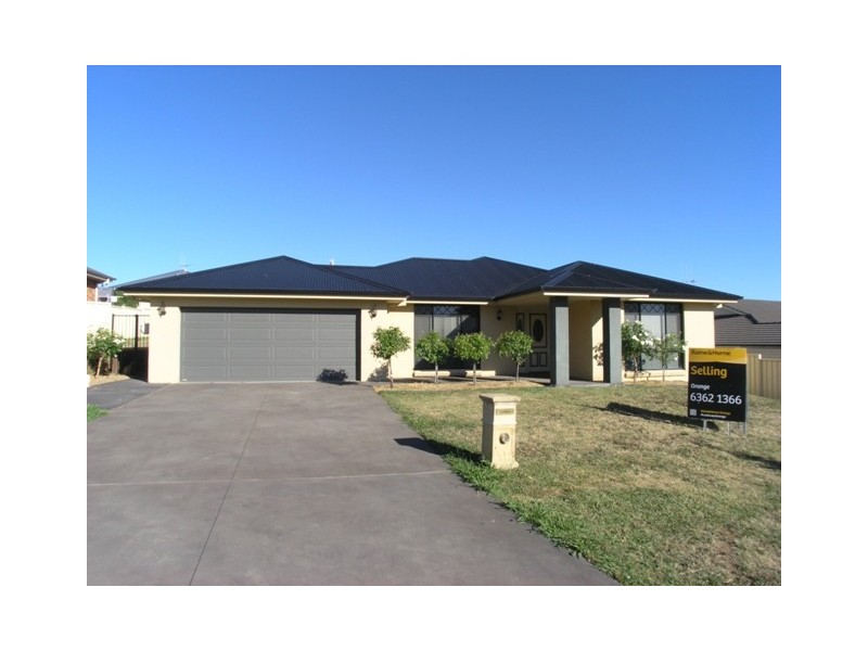 29 Roselawn Drive, Orange NSW 2800