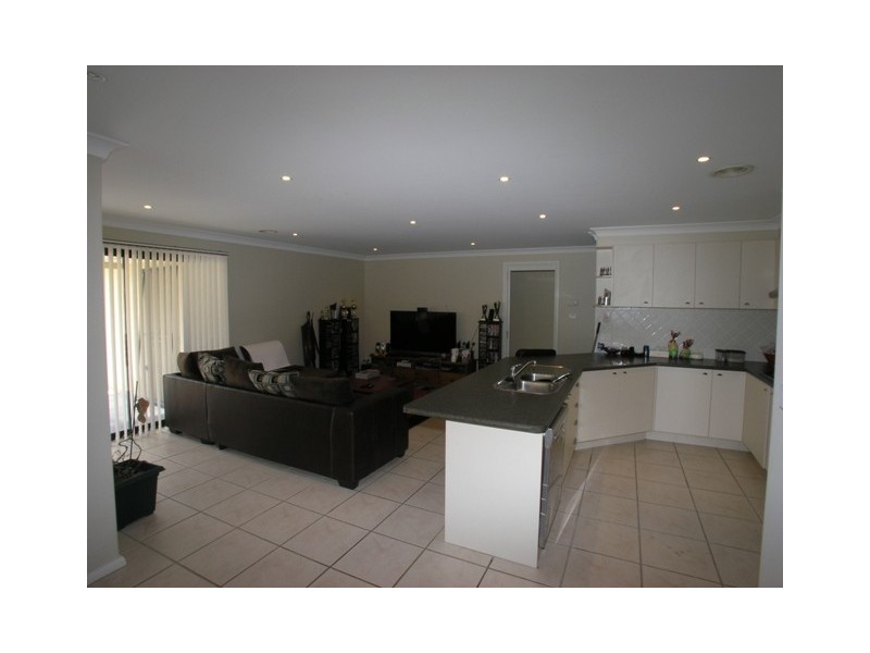 29 Roselawn Drive, Orange NSW 2800