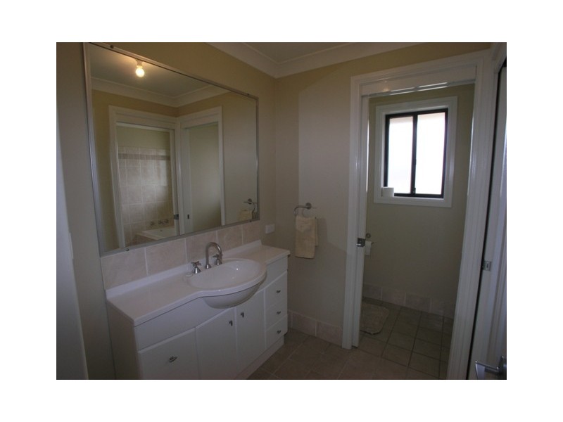 29 Roselawn Drive, Orange NSW 2800