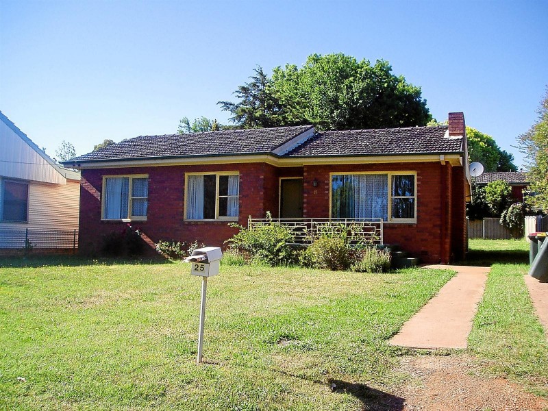 25 Racecourse Road, Orange NSW 2800