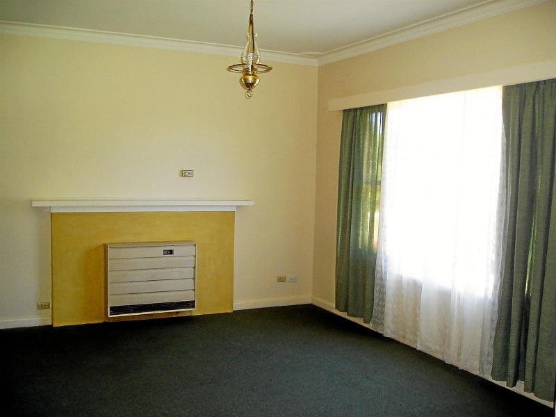 25 Racecourse Road, Orange NSW 2800