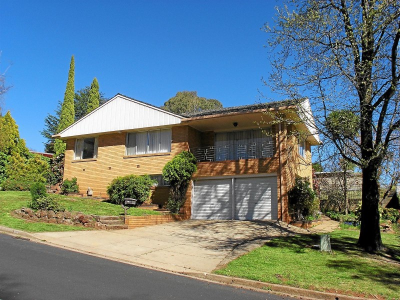 9 Maple Avenue, Orange NSW 2800