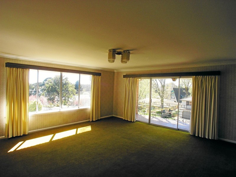 9 Maple Avenue, Orange NSW 2800