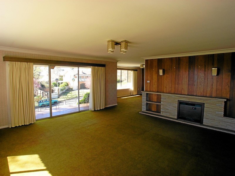 9 Maple Avenue, Orange NSW 2800