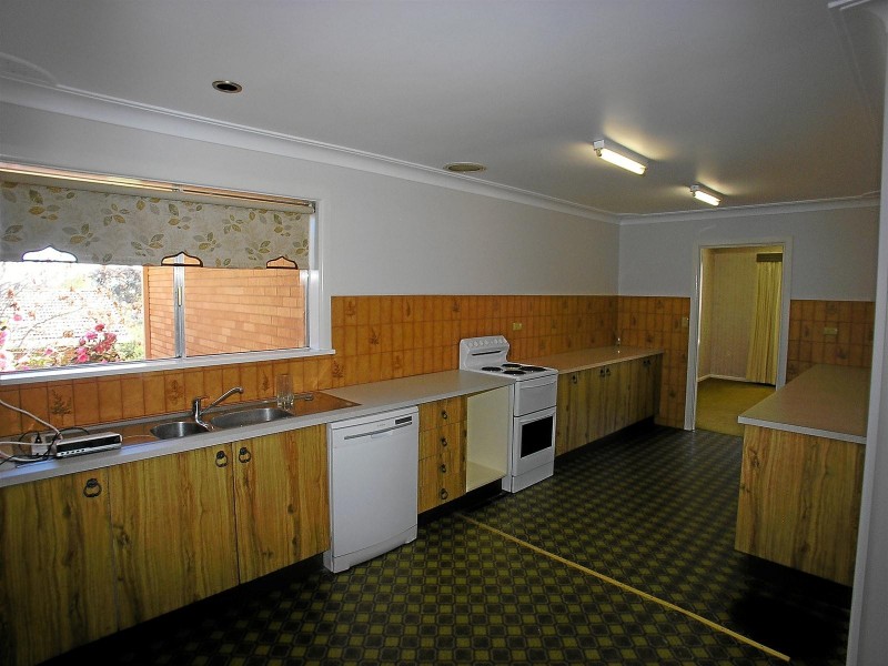 9 Maple Avenue, Orange NSW 2800