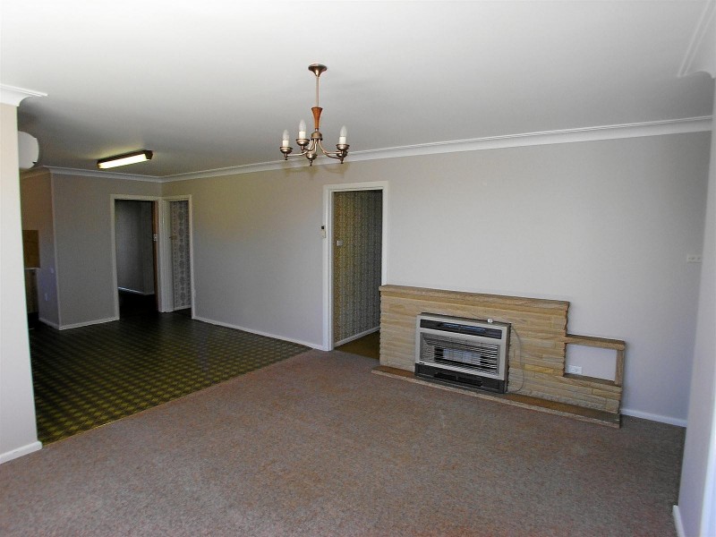9 Maple Avenue, Orange NSW 2800