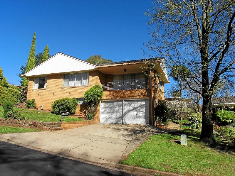 9 Maple Avenue, Orange NSW 2800
