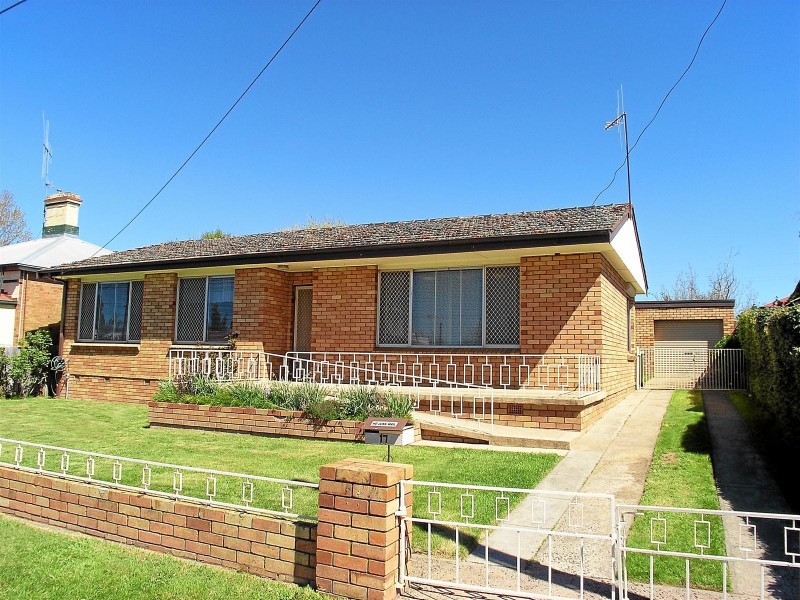 17 Curran Street, Orange NSW 2800