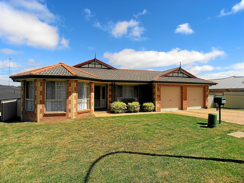 37 Booth Crescent, Orange NSW 2800