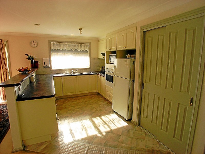 37 Booth Crescent, Orange NSW 2800