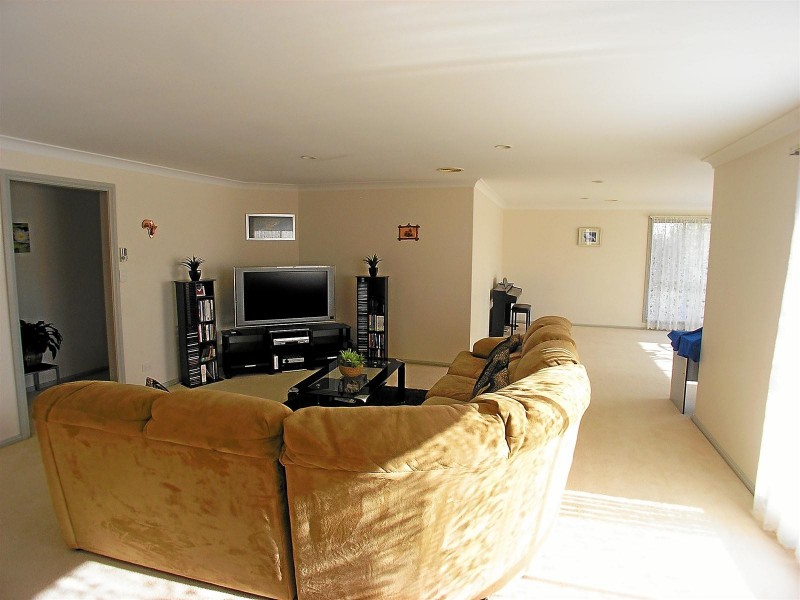 37 Booth Crescent, Orange NSW 2800