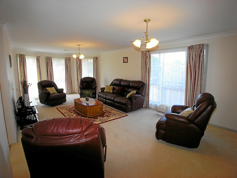37 Booth Crescent, Orange NSW 2800