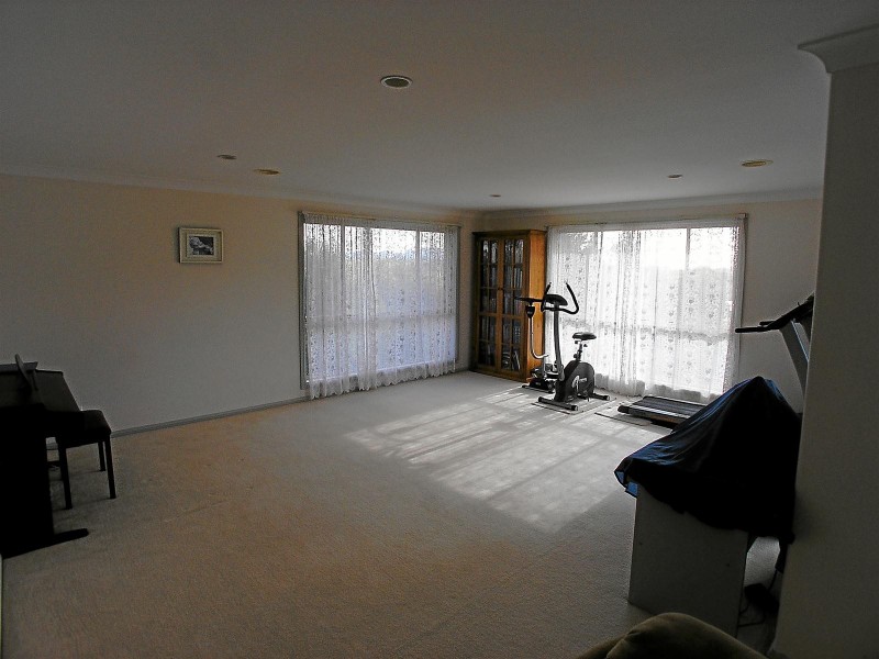 37 Booth Crescent, Orange NSW 2800