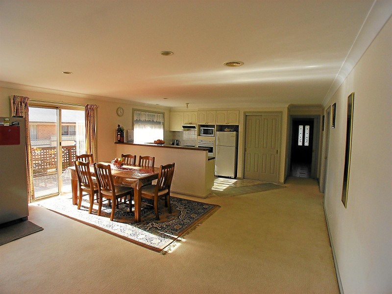 37 Booth Crescent, Orange NSW 2800