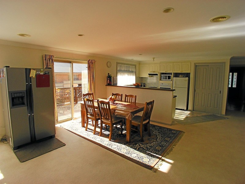 37 Booth Crescent, Orange NSW 2800