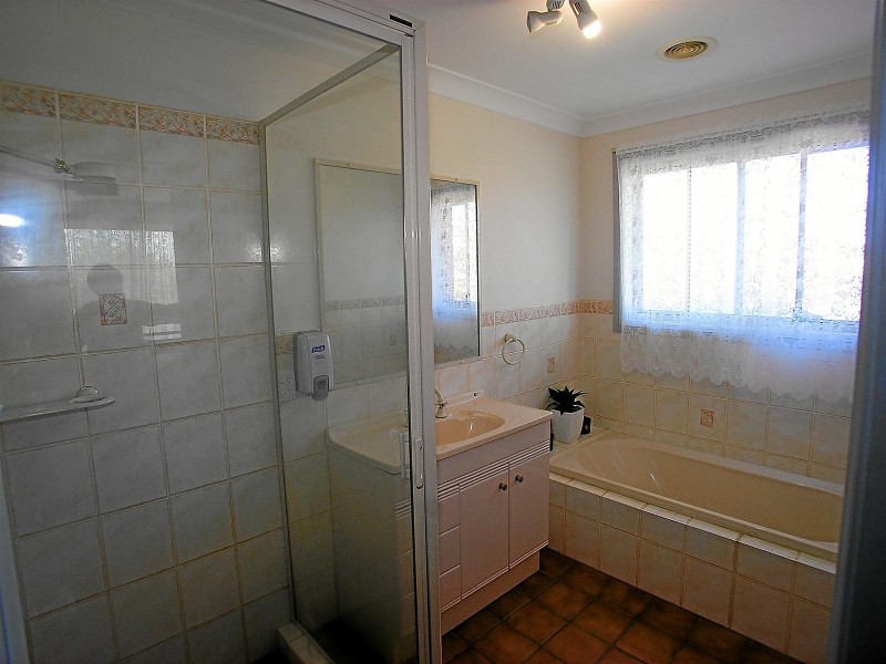 37 Booth Crescent, Orange NSW 2800
