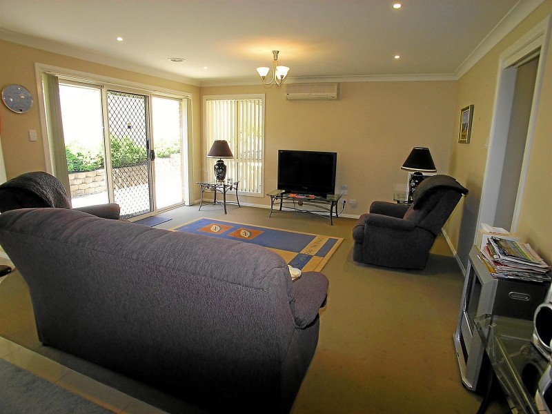 66 Kearneys Drive, Orange NSW 2800