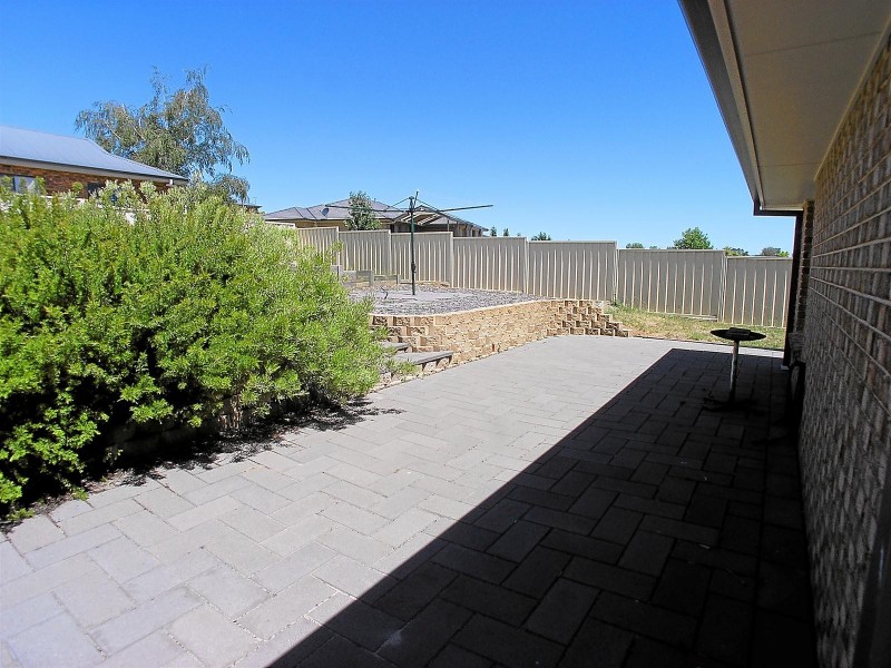 66 Kearneys Drive, Orange NSW 2800