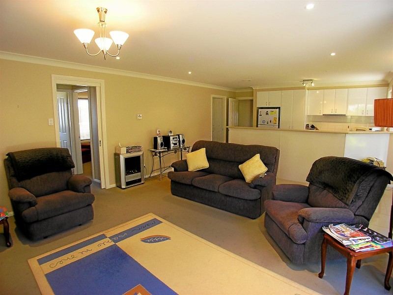 66 Kearneys Drive, Orange NSW 2800