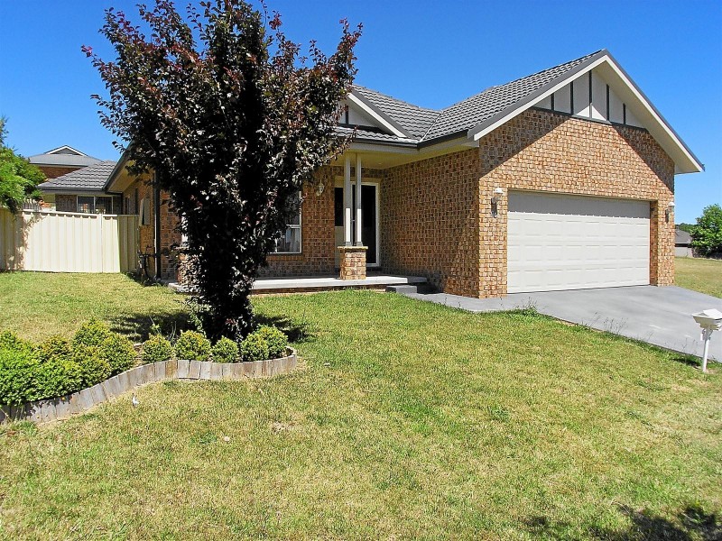 66 Kearneys Drive, Orange NSW 2800