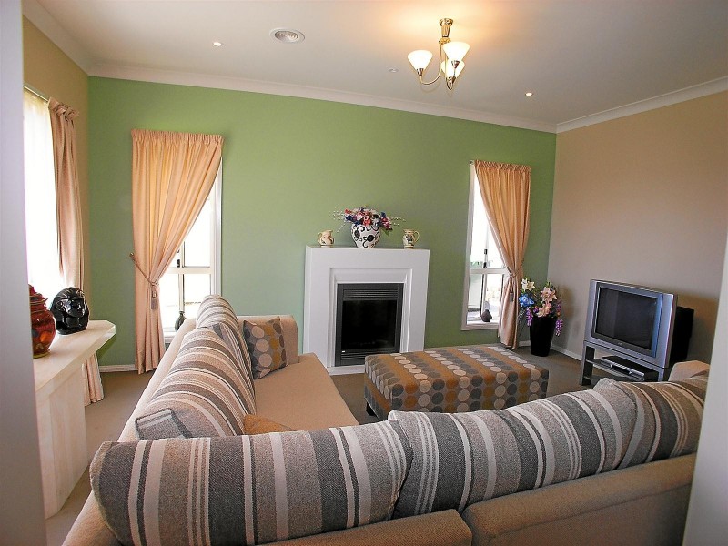 66 Kearneys Drive, Orange NSW 2800