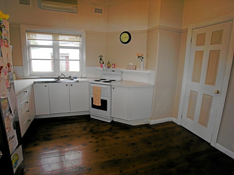 16 Curran Street, Orange NSW 2800
