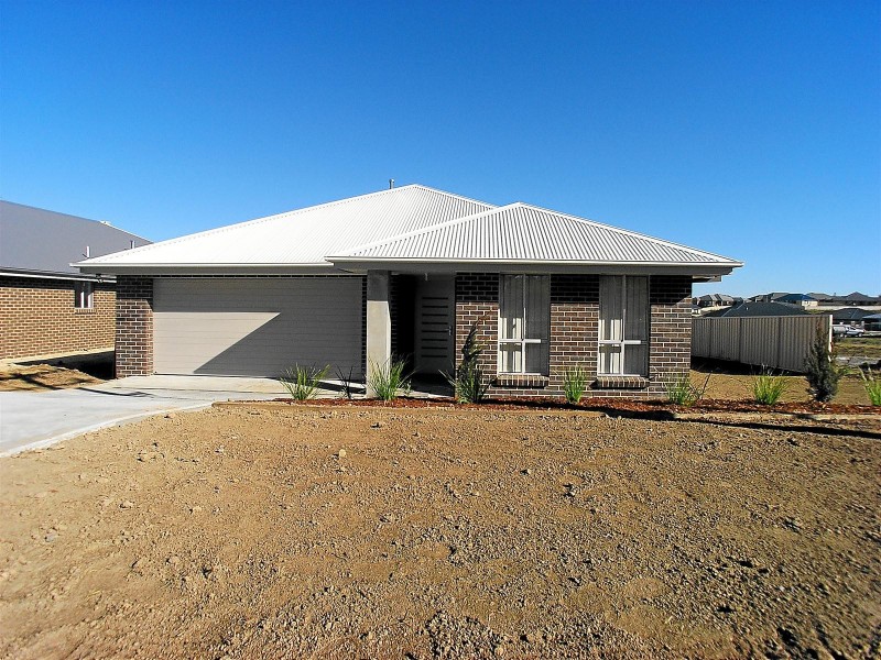 73 Kearneys Drive, Orange NSW 2800