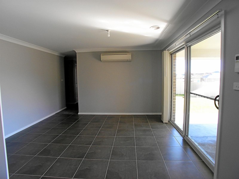 73 Kearneys Drive, Orange NSW 2800