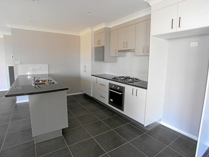 73 Kearneys Drive, Orange NSW 2800