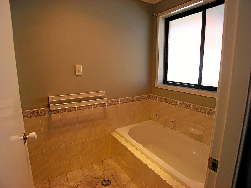 39 Booth Crescent, Orange NSW 2800