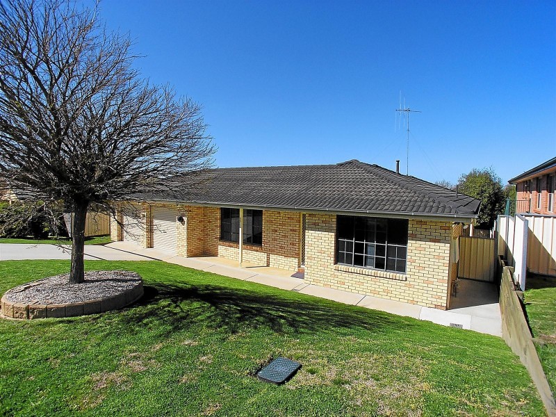 39 Booth Crescent, Orange NSW 2800