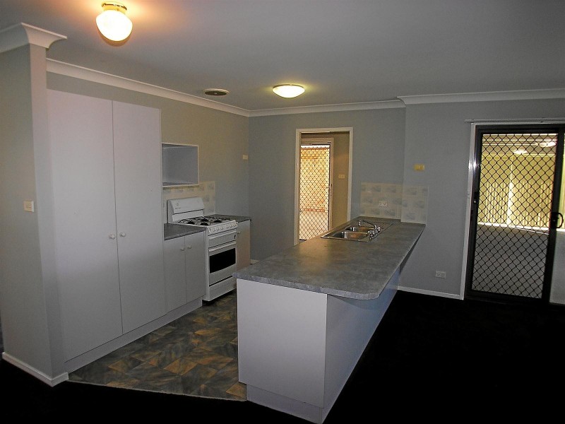 39 Booth Crescent, Orange NSW 2800