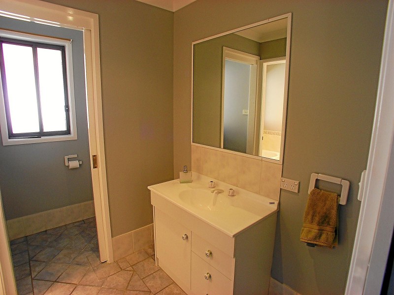 39 Booth Crescent, Orange NSW 2800