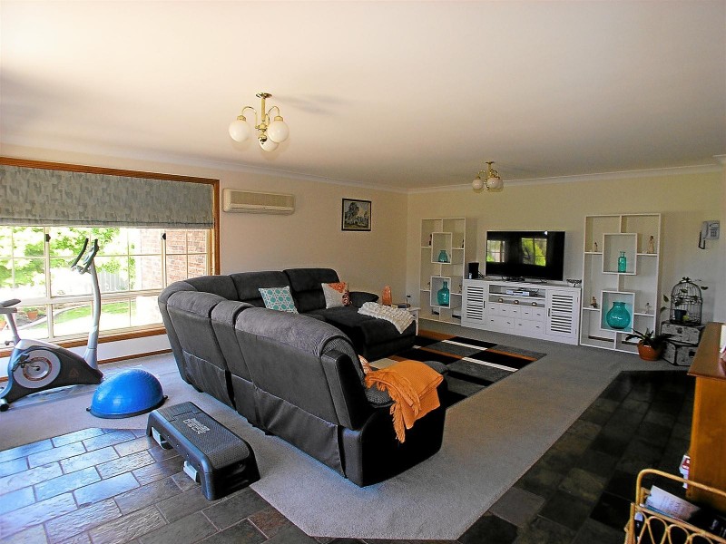 37 Braemar Circuit, Orange NSW 2800