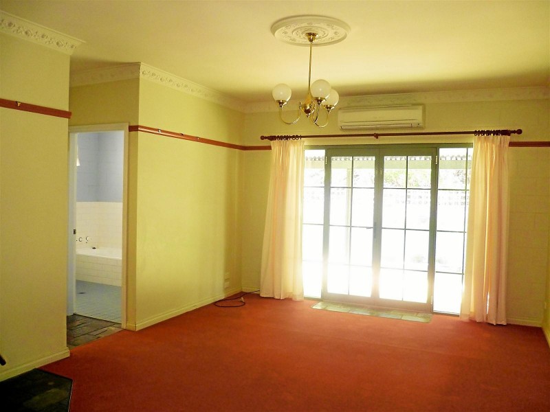2 Grove Street, Spring Hill NSW 2800