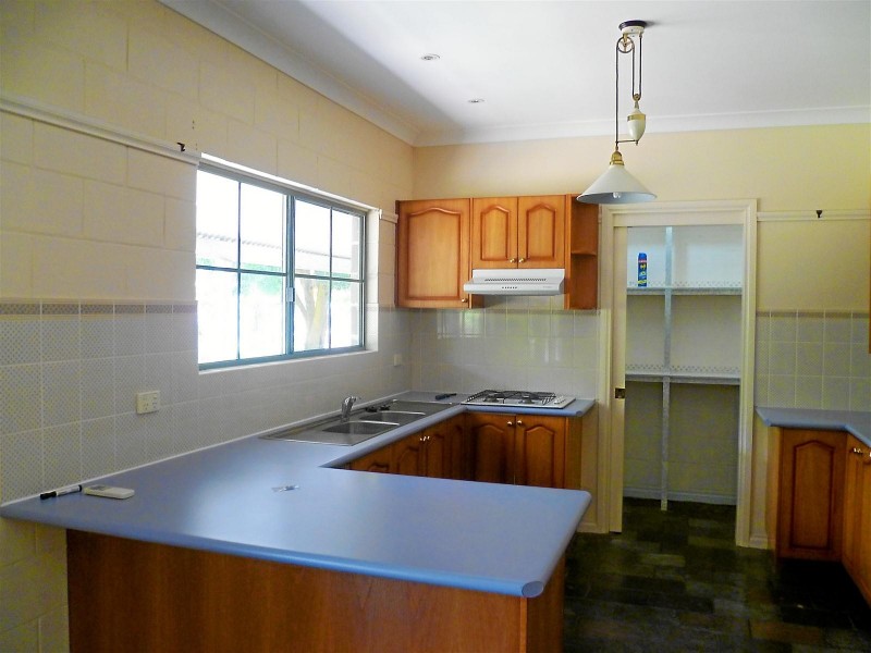 2 Grove Street, Spring Hill NSW 2800