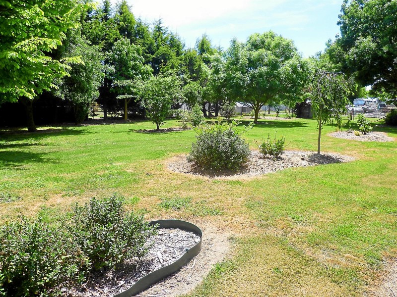 2 Grove Street, Spring Hill NSW 2800