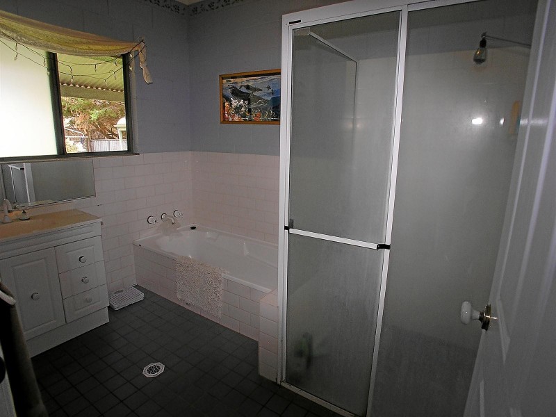 2 Grove Street, Spring Hill NSW 2800