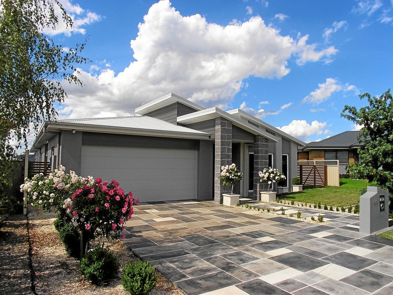 64 Carwoola Drive, Orange NSW 2800